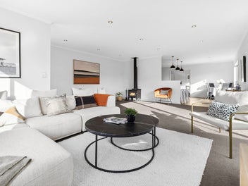 Dual Living • Mountain Views • Income...