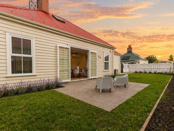 Stand alone, Storybook Cottage