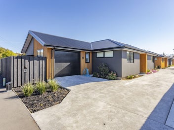 2 Bed 2 Bath and large garage