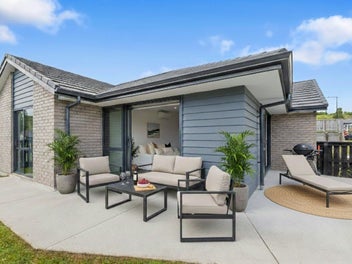 Brick, Views & MUST BE SOLD! Bring Your Offer