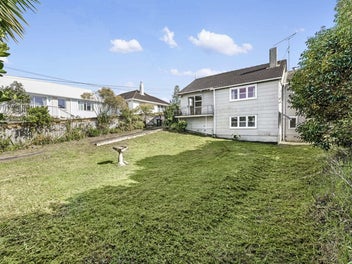 951M² - OWNERS CASHING OUT