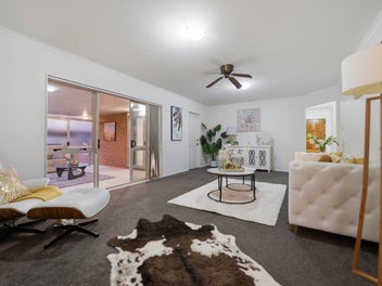 WHAT A FIND! FREEHOLD & SINGLE-LEVEL IN TOP SPOT