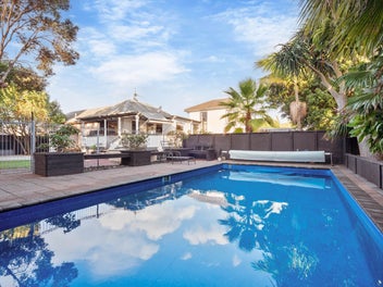 330sqm Central Mount - Family Home