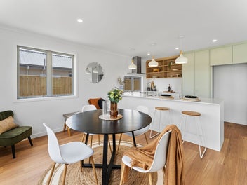 Sleek, Sunny & Brand New – Don’t Miss This