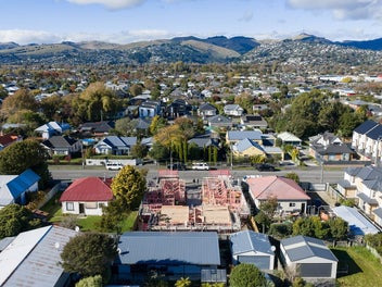 Garages and More Space in Cashmere High Zone!
