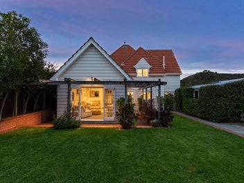 Central Karori & Spacious