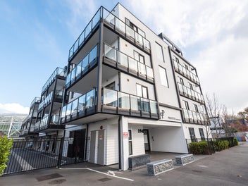 Penthouse Position overlooking One NZ Staduim
