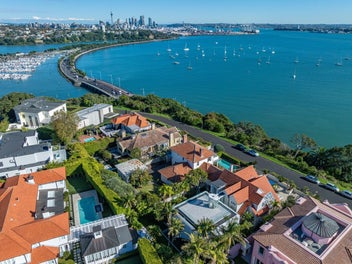 Prestige and Panoramic Views on Paritai