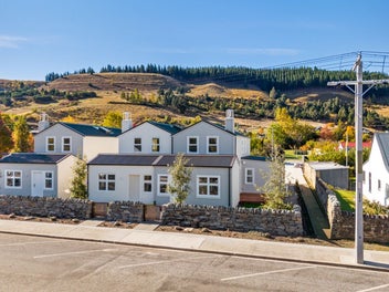 Last one standing - Architectural townhouse