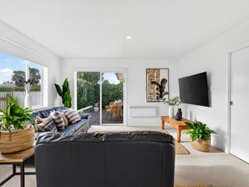Warm, Modernised Home in a Sought After Area