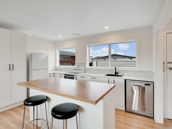 Modernized Living on a Massive 885m2!