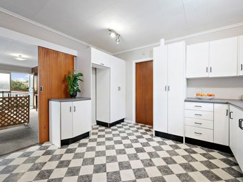 Large family home with Solar Panels!