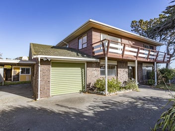 Coastal Potential with 1970s Character