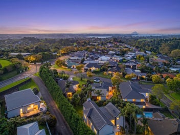 Sun, Outlook & Opportunity in Ohauiti