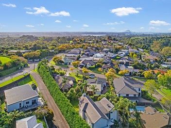 Sun, Outlook & Opportunity in Ohauiti