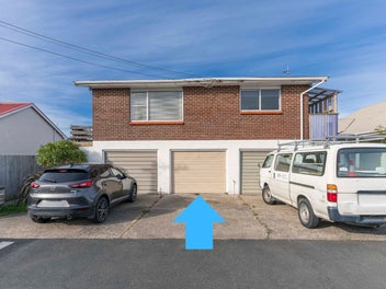 Cute Unit with Garage and Wheelchair Access