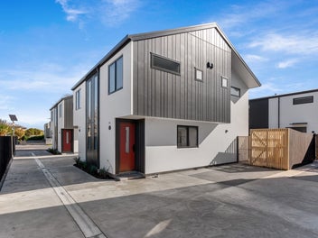 Sunny Corner Unit - Move In Today