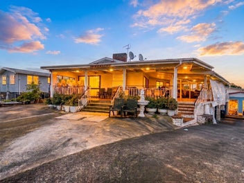 Do-Up or Develop - 5 Bedrooms in Mount Wellington