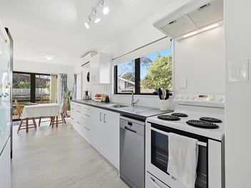 Sunny, Private & Easy Living