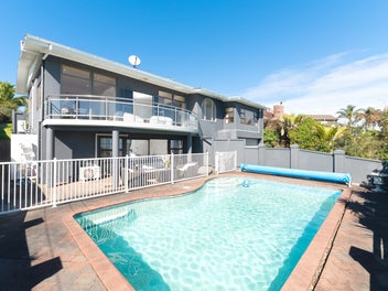 Substantial Home with Sea Views on 1060sqm