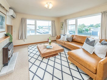 City star - freehold and fabulous!