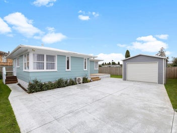 Easy living starts here, fully renovated &...