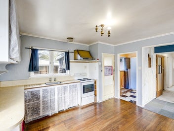 1960's 3-bed home on 759 sq m Masefield Ave