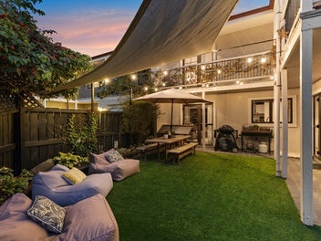 Stylish, Spacious, Arrowtown Stunner!