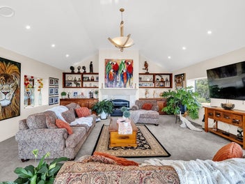 Elevated Private Luxury in Havelock North