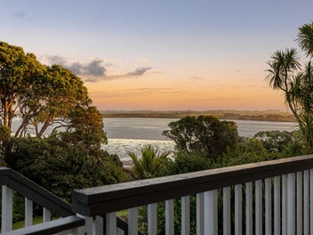 DUAL FAMILY LIVING : HARBOUR VIEWS; 1012SQM