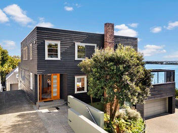 Rare Waterfront Living on Victoria Avenue - DGZ