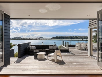 Rare Waterfront Living on Victoria Avenue - DGZ