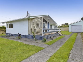 Lockwood Gem - Rural Small-Town Living