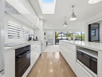 Coastal Ease, Contemporary Comfort