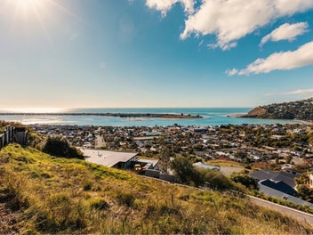 Stunning Section Overlooking Redcliffs Village