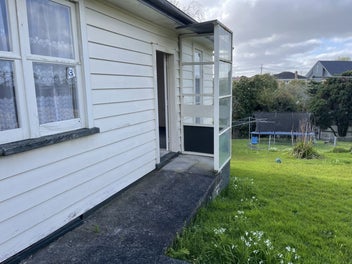 Image 1 of 7