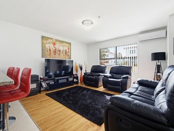 A Standout Apartment on Stancombe Road