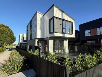 Parkside Standalone 3-Bed Home in Mt Albert