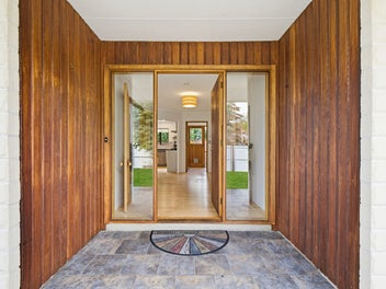 Vendors on the Move: Family Home in Prime Location