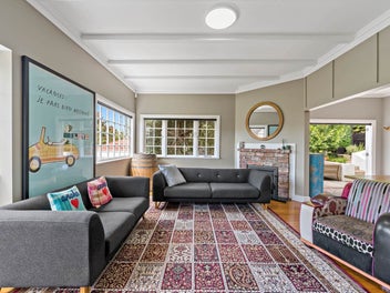 A DISTINGUISHED MISSION BAY RESIDENCE