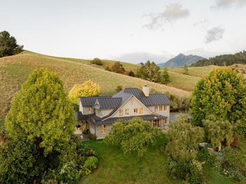 A setting without compromise