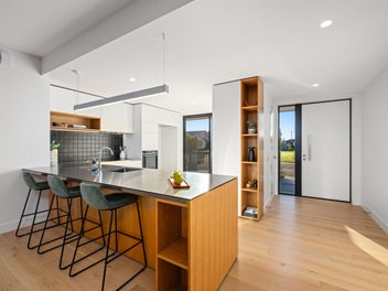 Price adjustment - contemporary near-new townhouse