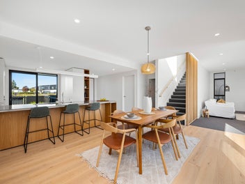 Price adjustment - contemporary near-new townhouse