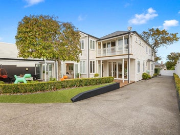 Modern Classic Villa with Granny Flat