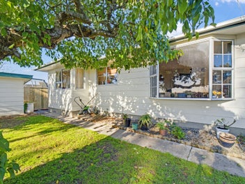 Keep Life Simple on Benmore Ave