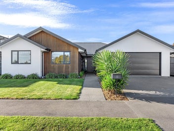 Modern Spacious Home - 6 Years Young!