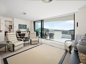 Luxury Apartment with Iconic Views in Epsom