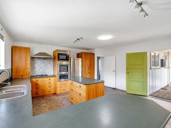 Large Family Home, Big Section, Great Garaging