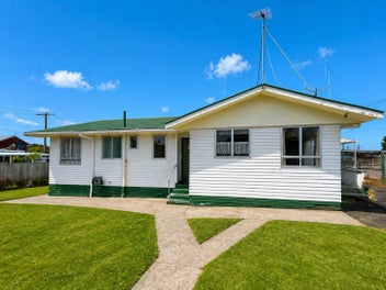 PRICE INCLUDES HOUSE + SHIFT* Spacious 3 Bedroom