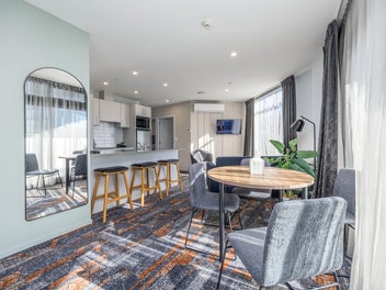 Sun, Views & Epsom Vibes